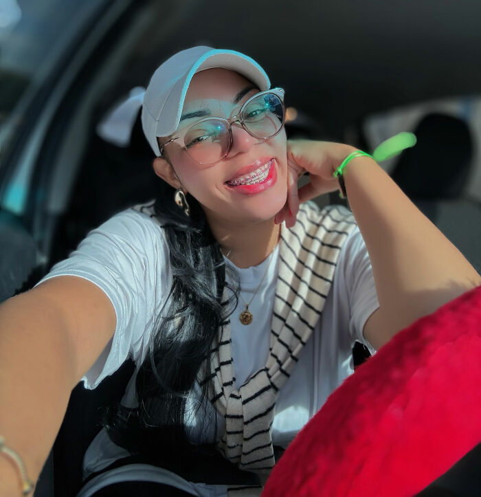 Influencer Shredded To Pieces After Blaming Motorcyclist For Hitting Her While Filming In The Middle Of The Street Influencer Shredded To Pieces After Blaming Motorcyclist For Hitting Her While Filming In The Middle Of The Street