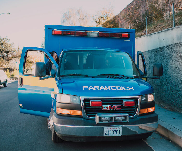 Influencer Shredded To Pieces After Blaming Motorcyclist For Hitting Her While Filming In The Middle Of The Street Influencer Shredded To Pieces After Blaming Motorcyclist For Hitting Her While Filming In The Middle Of The Street