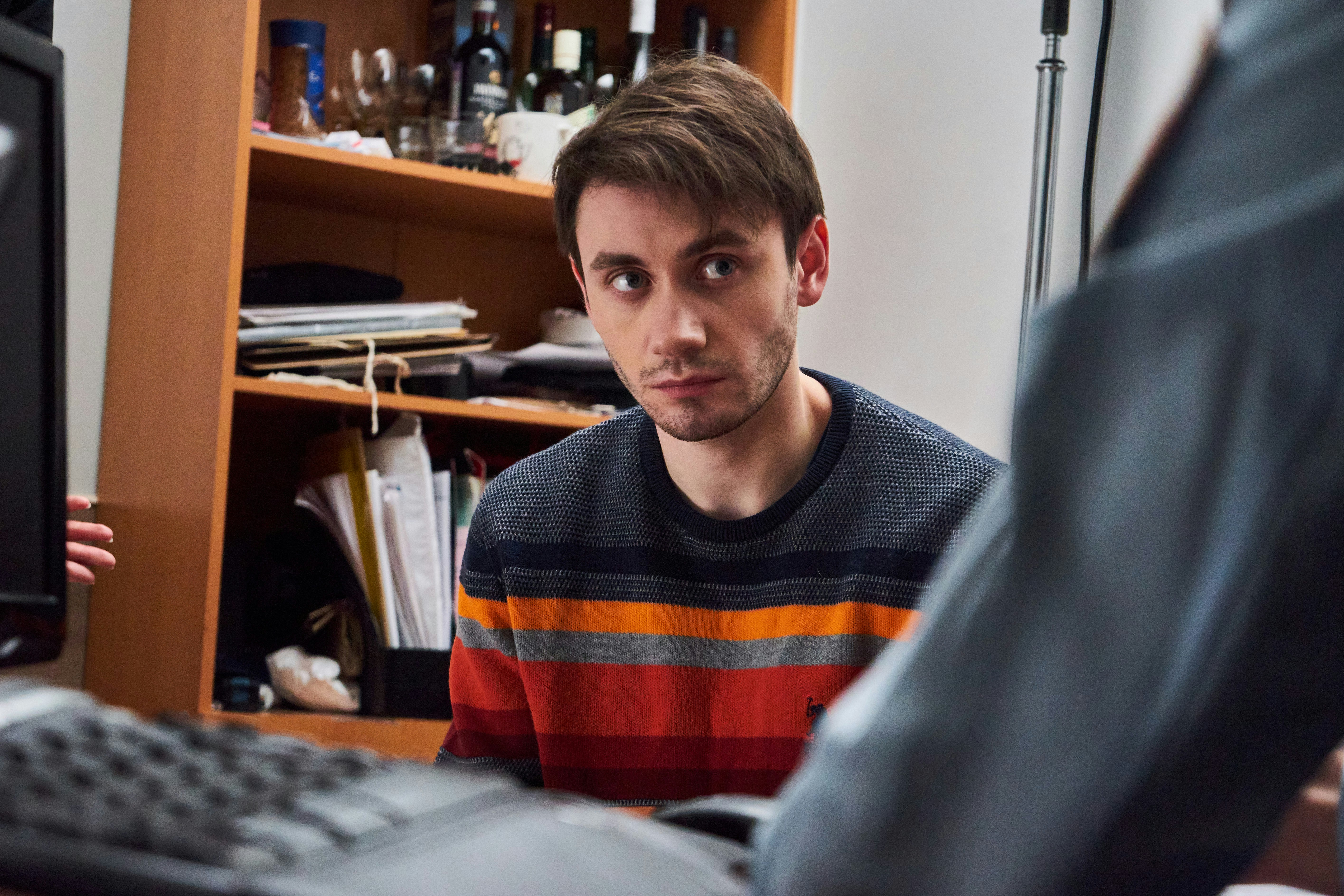 Internet Creates Crazy Theories Why Man&rsquo;s Fianc&eacute;e Has A Fancy Laptop In Her Closet, None Of Them Are Right