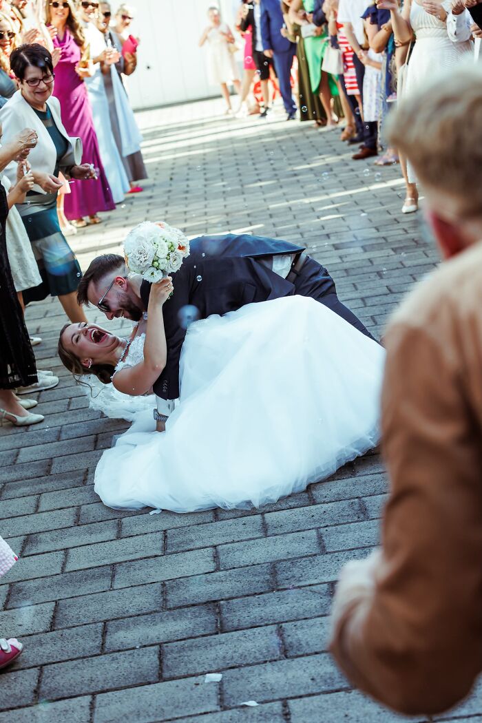 82 Funny Wedding Photos That Are Actually Iconic