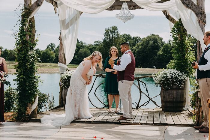 82 Funny Wedding Photos That Are Actually Iconic