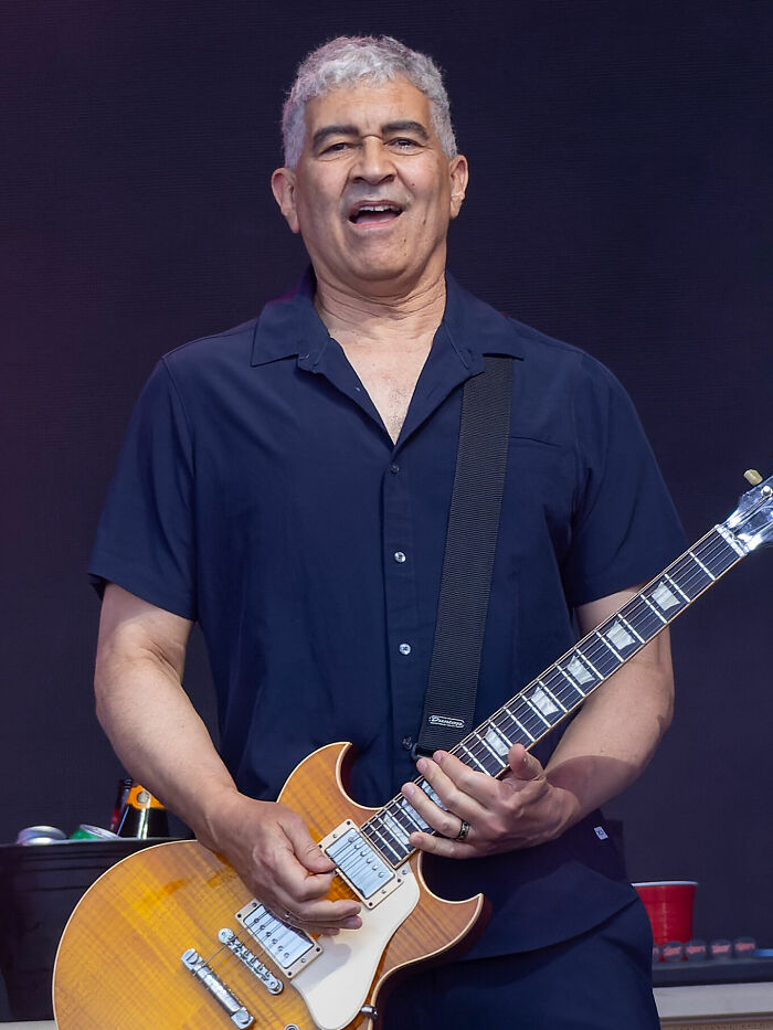 Pat Smear: Bio And Career Highlights