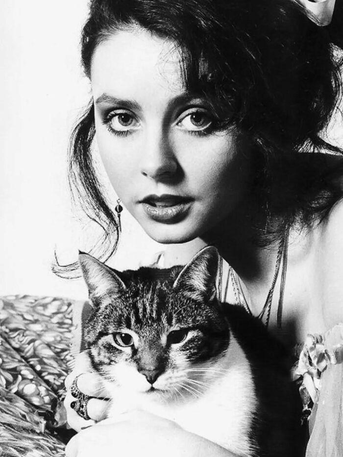30 Vintage Photos Of Cats That Show Nothing Has Changed In Decades, Collected By This Journalist (New Pics) 30 Vintage Photos Of Cats That Show Nothing Has Changed In Decades, Collected By This Journalist (New Pics)