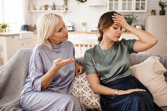 MIL Tries To Push Her Way Into DIL’s Delivery Room With A $1.4K Gift, Gets Snubbed By Son Instead MIL Tries To Push Her Way Into DIL’s Delivery Room With A $1.4K Gift, Gets Snubbed By Son Instead