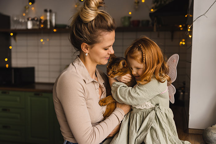 Mom Treats Son Like Her Stand-In Husband For Years, His Real Wife Eventually Quits The Role Mom Treats Son Like Her Stand-In Husband For Years, His Real Wife Eventually Quits The Role
