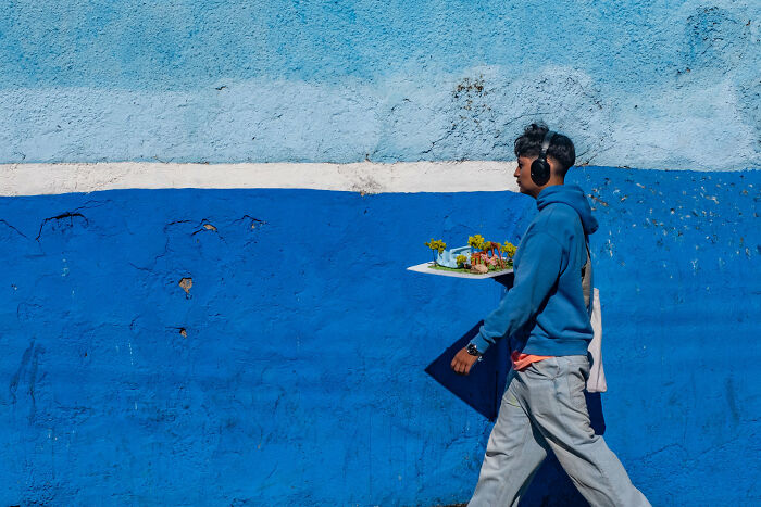 47 Images From The Edge Street Photography Awards That Turn Ordinary Scenes Into Art And Comedy 47 Images From The Edge Street Photography Awards That Turn Ordinary Scenes Into Art And Comedy