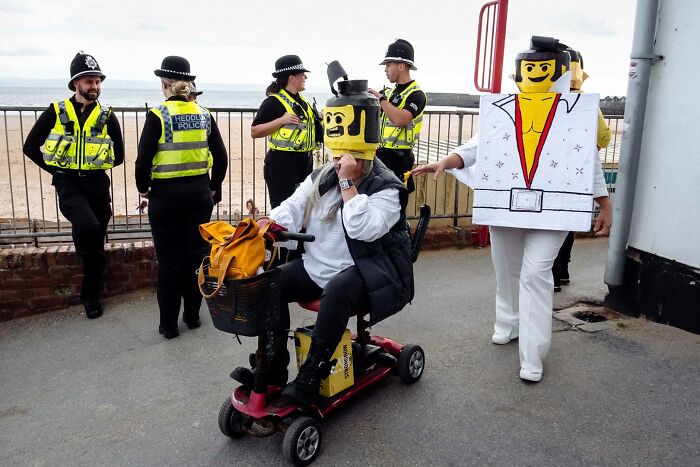 47 Images From The Edge Street Photography Awards That Turn Ordinary Scenes Into Art And Comedy 47 Images From The Edge Street Photography Awards That Turn Ordinary Scenes Into Art And Comedy