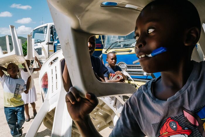 47 Images From The Edge Street Photography Awards That Turn Ordinary Scenes Into Art And Comedy 47 Images From The Edge Street Photography Awards That Turn Ordinary Scenes Into Art And Comedy