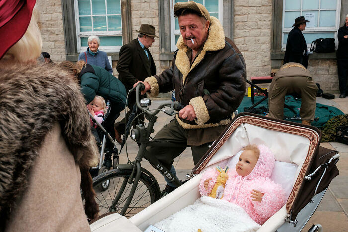 47 Images From The Edge Street Photography Awards That Turn Ordinary Scenes Into Art And Comedy 47 Images From The Edge Street Photography Awards That Turn Ordinary Scenes Into Art And Comedy