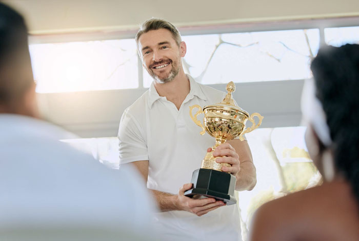 Man Doesn’t Show Up To Work For 6 Years, Only Gets Caught When His Employer Tries To Celebrate Him Man Doesn’t Show Up To Work For 6 Years, Only Gets Caught When His Employer Tries To Celebrate Him