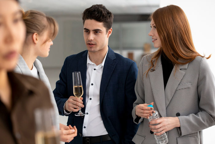 Man Doesn’t Show Up To Work For 6 Years, Only Gets Caught When His Employer Tries To Celebrate Him Man Doesn’t Show Up To Work For 6 Years, Only Gets Caught When His Employer Tries To Celebrate Him