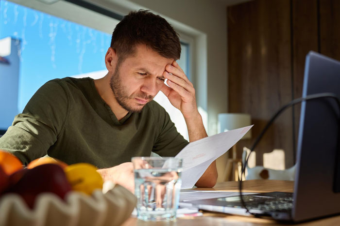 Man Doesn’t Show Up To Work For 6 Years, Only Gets Caught When His Employer Tries To Celebrate Him Man Doesn’t Show Up To Work For 6 Years, Only Gets Caught When His Employer Tries To Celebrate Him