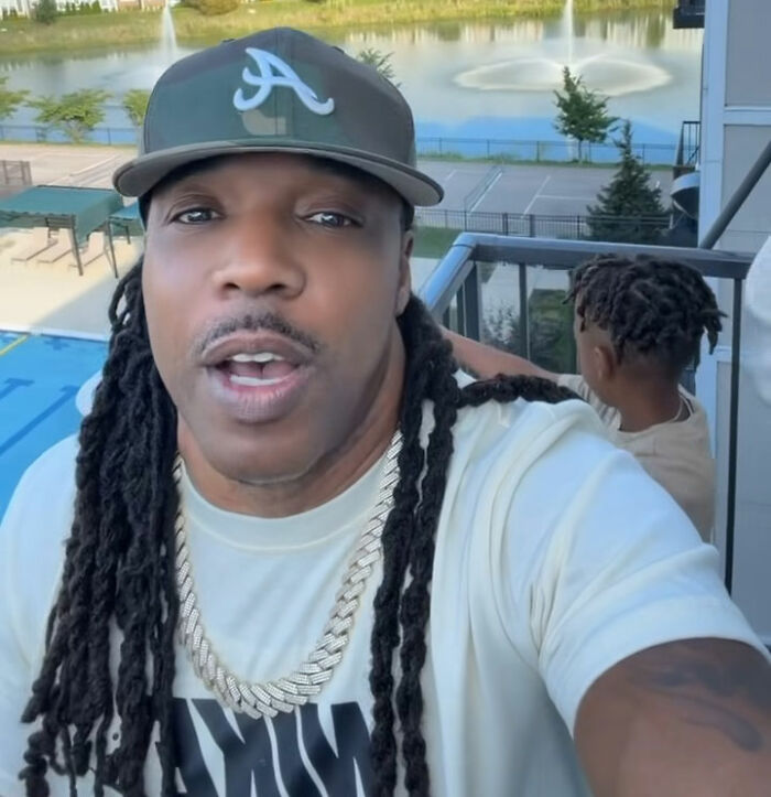 White Karen Confronts Dad And His Kids At Pool, Demands They Show ID In Display Of “Disgusting Behavior” White Karen Confronts Dad And His Kids At Pool, Demands They Show ID In Display Of “Disgusting Behavior”