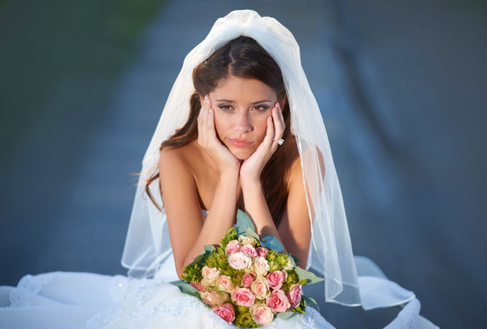 Bride Says Neither Her Dad Nor Stepdad Should Walk Her Down The Aisle, Mom Calls It Disrespectful Bride Says Neither Her Dad Nor Stepdad Should Walk Her Down The Aisle, Mom Calls It Disrespectful