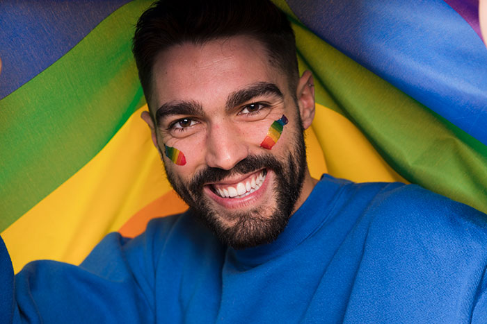 32YO Thinks That Being Gay Is His License To Be Rude To Bro’s In-Laws, Gets Snubbed By 17YO Cousin 32YO Thinks That Being Gay Is His License To Be Rude To Bro’s In-Laws, Gets Snubbed By 17YO Cousin