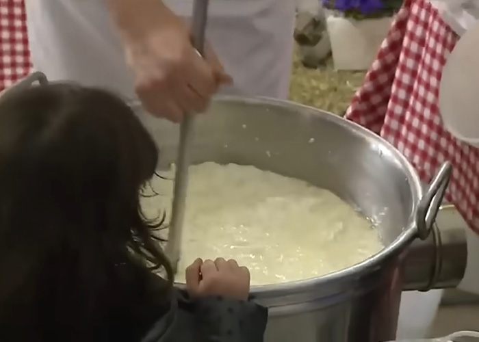 Cheese Takes Kid’s Life 9 Years After Fateful Day, Doctor Warns About Hidden Risks Cheese Takes Kid’s Life 9 Years After Fateful Day, Doctor Warns About Hidden Risks