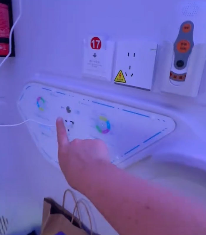 Woman’s Viral Video Of Futuristic Sleeping Pods Inside A Chinese Airport Leaves Travelers Speechless Woman’s Viral Video Of Futuristic Sleeping Pods Inside A Chinese Airport Leaves Travelers Speechless