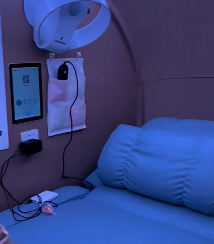 Woman’s Viral Video Of Futuristic Sleeping Pods Inside A Chinese Airport Leaves Travelers Speechless Woman’s Viral Video Of Futuristic Sleeping Pods Inside A Chinese Airport Leaves Travelers Speechless