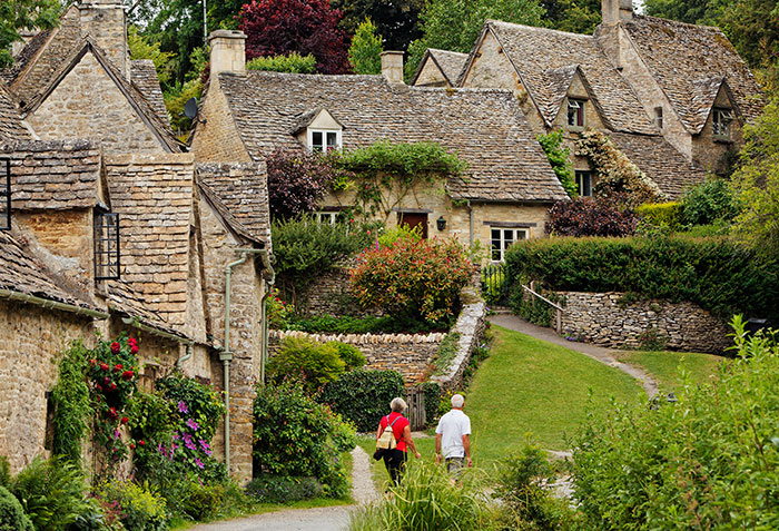 “World’s Most Beautiful Village” Earns Over $1,000 Per Week By Going After Tourists With Unusual Strategy “World’s Most Beautiful Village” Earns Over $1,000 Per Week By Going After Tourists With Unusual Strategy