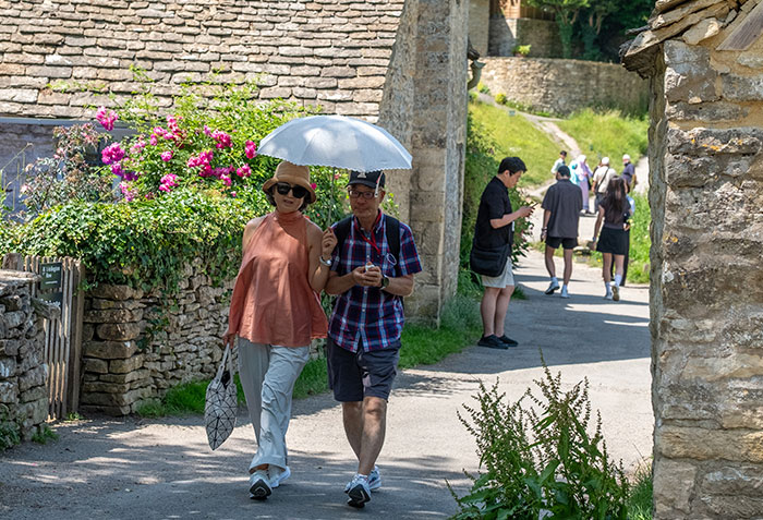 “World’s Most Beautiful Village” Earns Over $1,000 Per Week By Going After Tourists With Unusual Strategy “World’s Most Beautiful Village” Earns Over $1,000 Per Week By Going After Tourists With Unusual Strategy