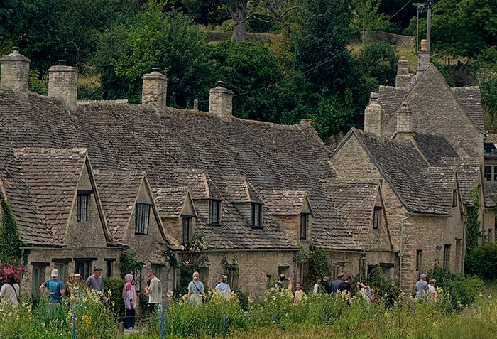 “World’s Most Beautiful Village” Earns Over $1,000 Per Week By Going After Tourists With Unusual Strategy “World’s Most Beautiful Village” Earns Over $1,000 Per Week By Going After Tourists With Unusual Strategy