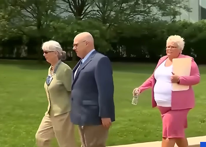 eBay Hit With Massive Karma After Campaign To Ruin Old Couple’s Lives Backfires Spectacularly eBay Hit With Massive Karma After Campaign To Ruin Old Couple’s Lives Backfires Spectacularly