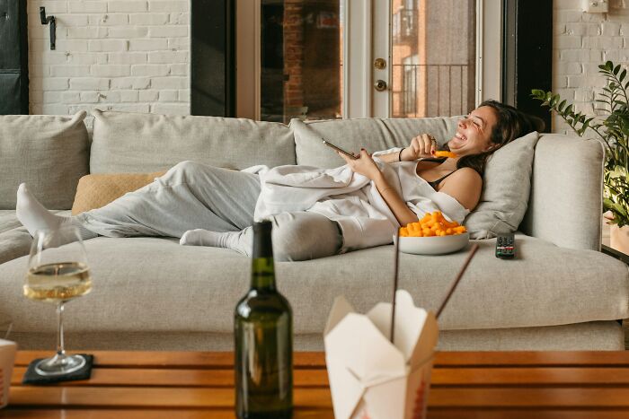 89 Honest Confessions From People Who Secretly Love Being Single And Living Alone
