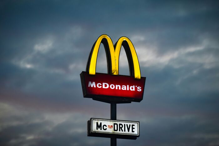 42 Crazy Things Customers Said At A Drive-Through That They Didn&rsquo;t Think The Employee Could Hear