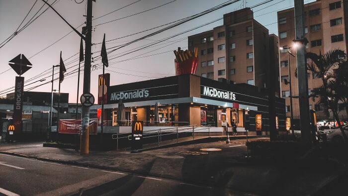 42 Crazy Things Customers Said At A Drive-Through That They Didn&rsquo;t Think The Employee Could Hear