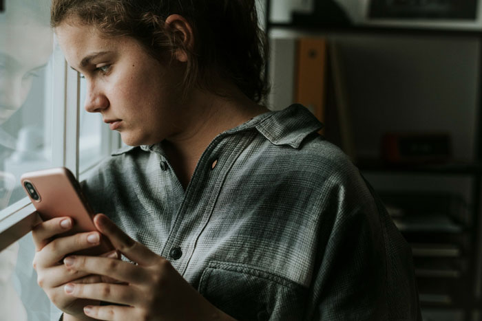 Guy’s Violent Fight With Sister As A Teen Costs Him His Family After She Finally Breaks Silence Guy’s Violent Fight With Sister As A Teen Costs Him His Family After She Finally Breaks Silence