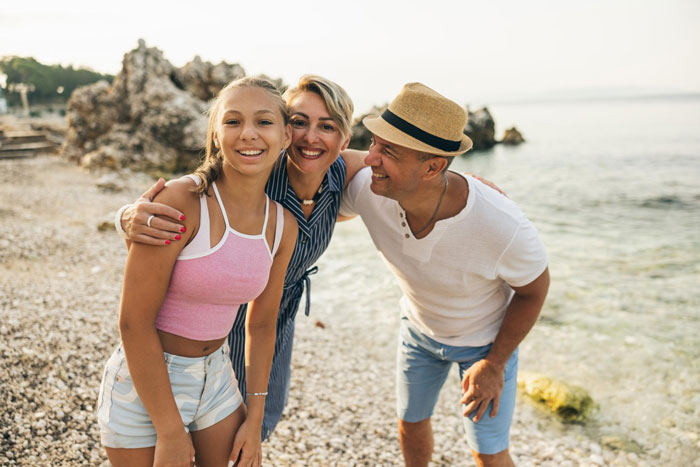 Guy’s Violent Fight With Sister As A Teen Costs Him His Family After She Finally Breaks Silence Guy’s Violent Fight With Sister As A Teen Costs Him His Family After She Finally Breaks Silence