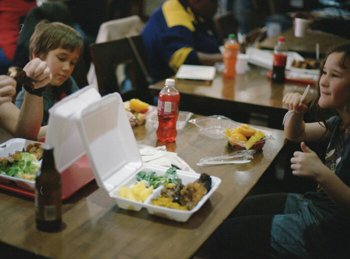 American Mom Compares “Next-Level” Kid’s School Lunch In France to USA, Experts Weigh In American Mom Compares “Next-Level” Kid’s School Lunch In France to USA, Experts Weigh In