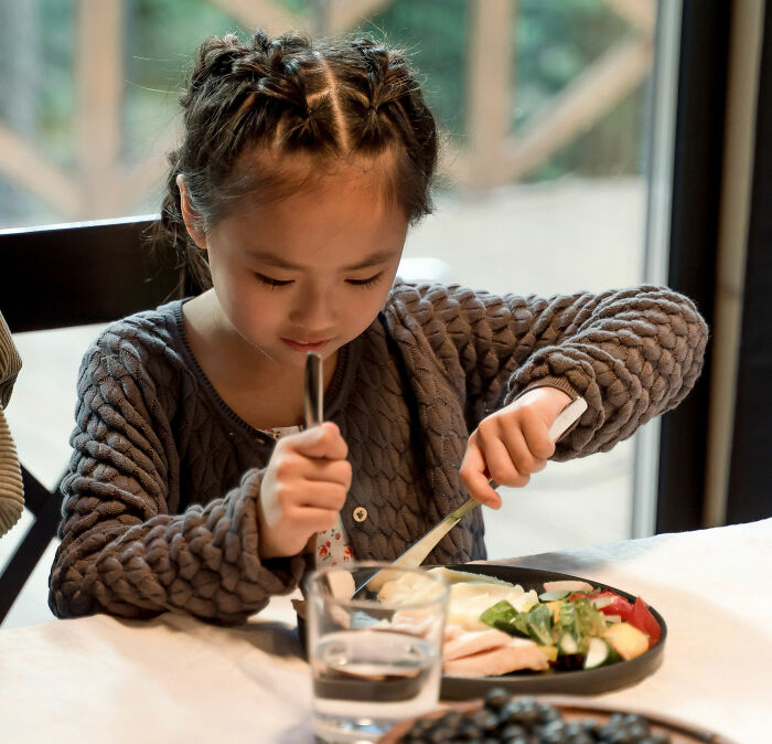 American Mom Compares “Next-Level” Kid’s School Lunch In France to USA, Experts Weigh In American Mom Compares “Next-Level” Kid’s School Lunch In France to USA, Experts Weigh In