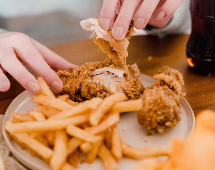 American Mom Compares “Next-Level” Kid’s School Lunch In France to USA, Experts Weigh In American Mom Compares “Next-Level” Kid’s School Lunch In France to USA, Experts Weigh In