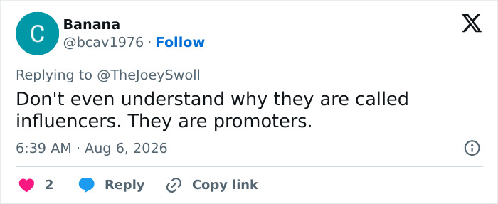 Joey Swoll Intervenes After Influencer Repeatedly Shames People For Looking At Her While Filming In Public Joey Swoll Intervenes After Influencer Repeatedly Shames People For Looking At Her While Filming In Public