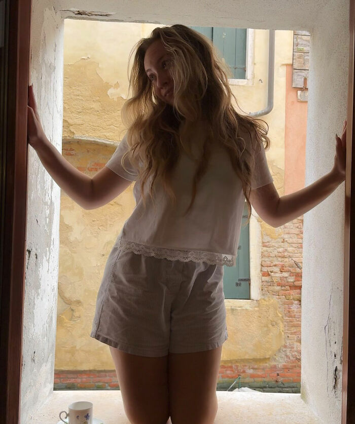 Influencer Tries To Call Out Venetians For Their Reaction To Her Filming But Gets Savagely Roasted Instead Influencer Tries To Call Out Venetians For Their Reaction To Her Filming But Gets Savagely Roasted Instead