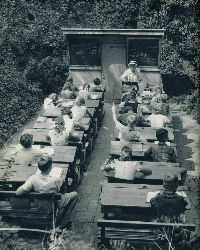 75 Things You Probably Remember From School That Kids Today Will Never Experience (New Pics) 75 Things You Probably Remember From School That Kids Today Will Never Experience (New Pics)