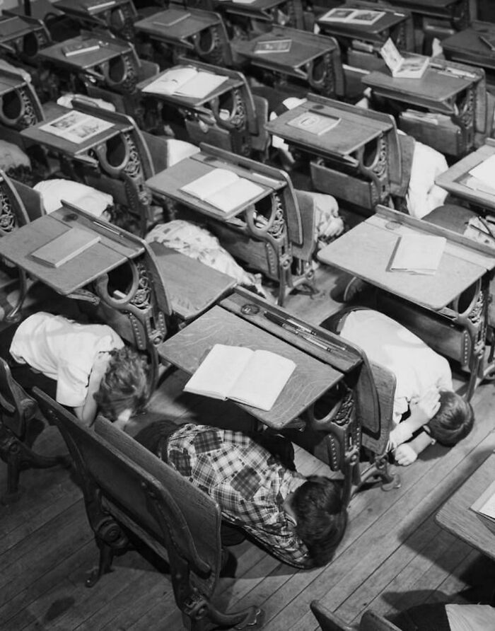 75 Things You Probably Remember From School That Kids Today Will Never Experience (New Pics) 75 Things You Probably Remember From School That Kids Today Will Never Experience (New Pics)