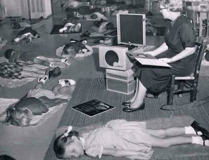 75 Things You Probably Remember From School That Kids Today Will Never Experience (New Pics) 75 Things You Probably Remember From School That Kids Today Will Never Experience (New Pics)
