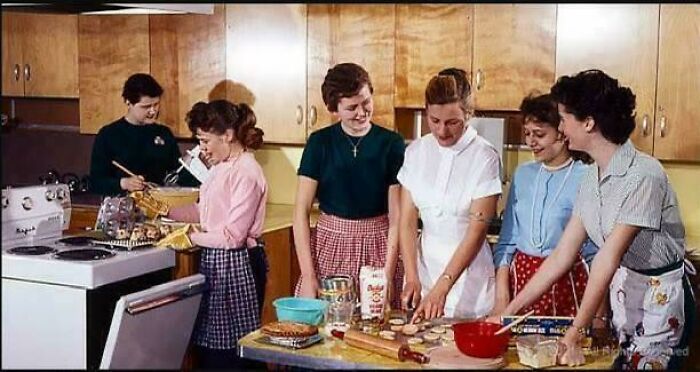 75 Things You Probably Remember From School That Kids Today Will Never Experience (New Pics) 75 Things You Probably Remember From School That Kids Today Will Never Experience (New Pics)