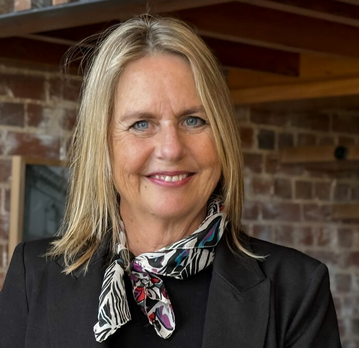 Politician Caught In Awkward Scandal After Constituents Notice Her Background In Livestreamed Meeting Politician Caught In Awkward Scandal After Constituents Notice Her Background In Livestreamed Meeting