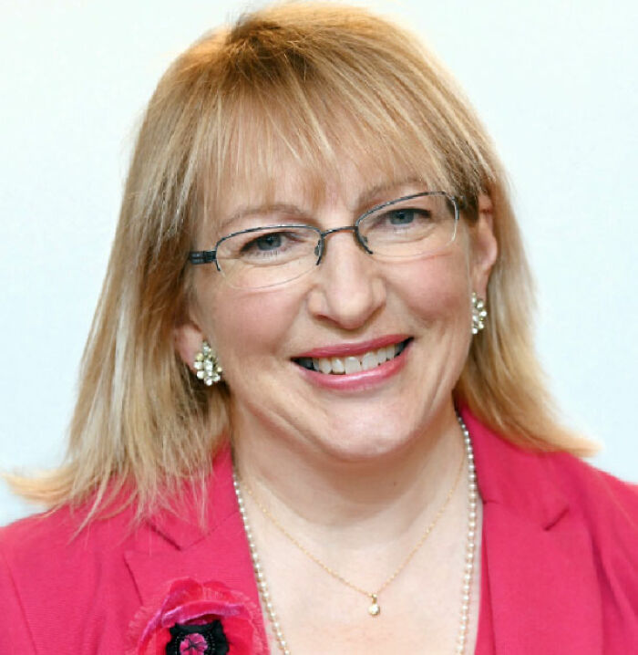 Politician Caught In Awkward Scandal After Constituents Notice Her Background In Livestreamed Meeting Politician Caught In Awkward Scandal After Constituents Notice Her Background In Livestreamed Meeting