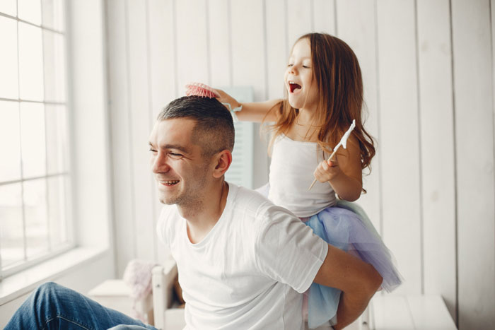 Woman Says Dad Was Her “Crush” At 6, Paranoid Mom Ruins Their Father-Daughter Bond For Good Woman Says Dad Was Her “Crush” At 6, Paranoid Mom Ruins Their Father-Daughter Bond For Good