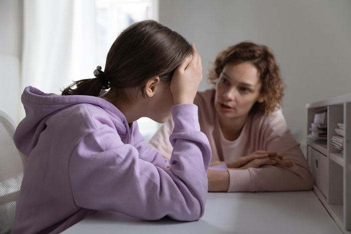 Woman Says Dad Was Her “Crush” At 6, Paranoid Mom Ruins Their Father-Daughter Bond For Good Woman Says Dad Was Her “Crush” At 6, Paranoid Mom Ruins Their Father-Daughter Bond For Good