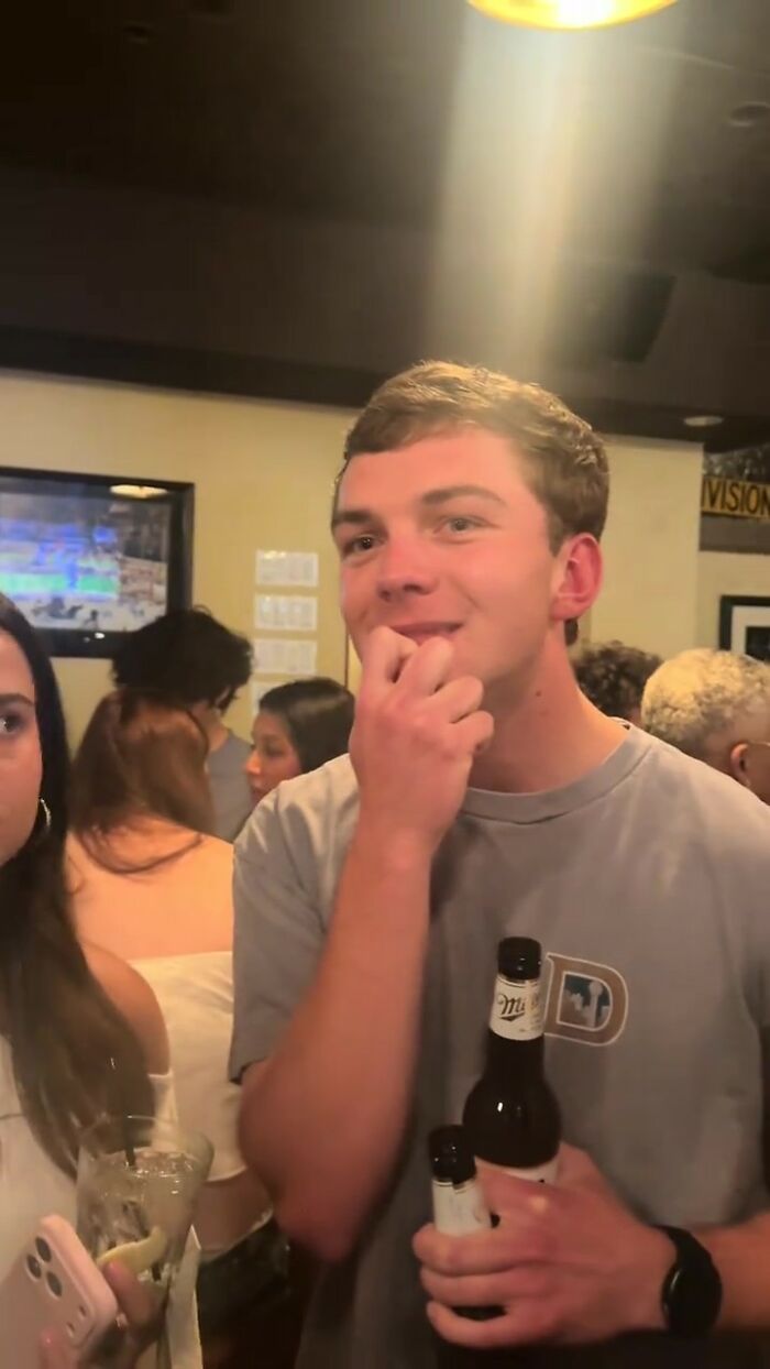Woman Celebrates Divorce By Publicly Counting Down Her Ex-Husband’s Biggest Failures, Guests Love It Woman Celebrates Divorce By Publicly Counting Down Her Ex-Husband’s Biggest Failures, Guests Love It
