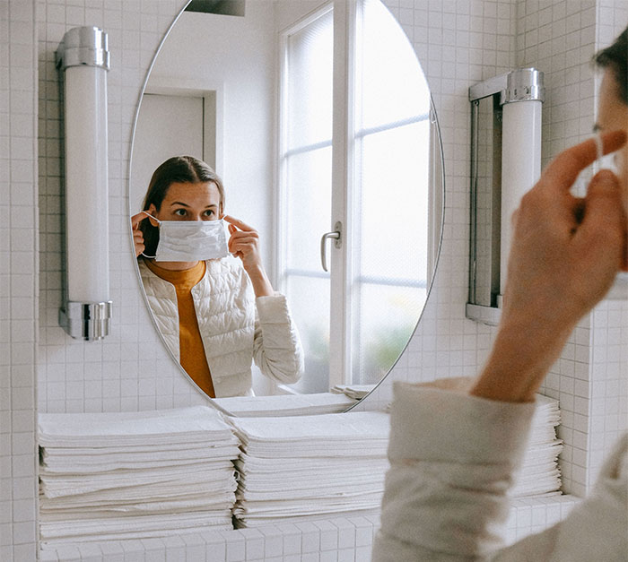Woman Sparks Global Mystery With Claim She Gets Odd “Pulling Sensations” In Scalp Only After Showering At Home Woman Sparks Global Mystery With Claim She Gets Odd “Pulling Sensations” In Scalp Only After Showering At Home