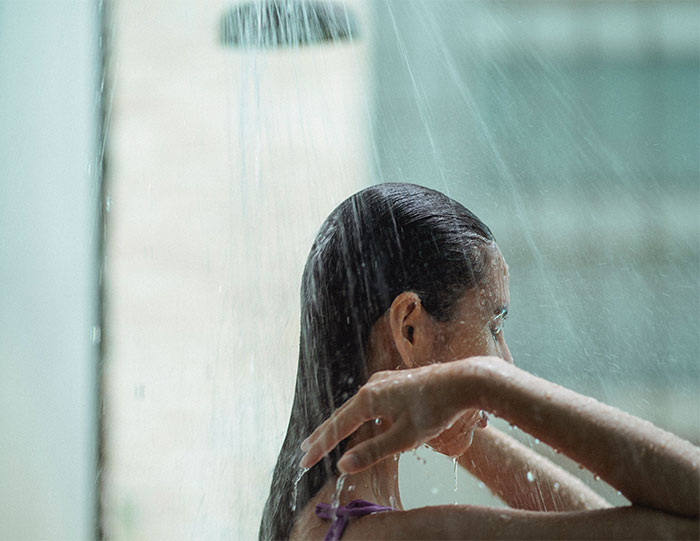Woman Sparks Global Mystery With Claim She Gets Odd “Pulling Sensations” In Scalp Only After Showering At Home Woman Sparks Global Mystery With Claim She Gets Odd “Pulling Sensations” In Scalp Only After Showering At Home