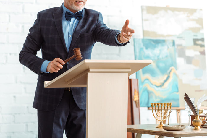 Man Turns Charity Auction Into A Competition With Helpers Bidding For Him, Guest Beats His Strategy Man Turns Charity Auction Into A Competition With Helpers Bidding For Him, Guest Beats His Strategy