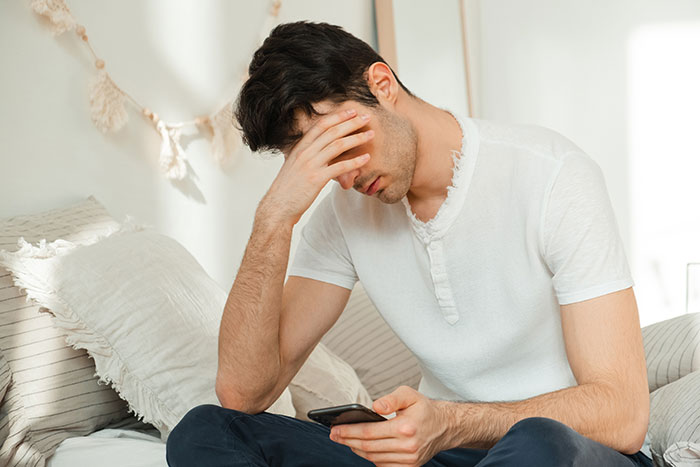 Guy Whines That GF Is Ignoring Him Even When She’s Busy, Anxious GF Plots To Dump Him Secretly Guy Whines That GF Is Ignoring Him Even When She’s Busy, Anxious GF Plots To Dump Him Secretly