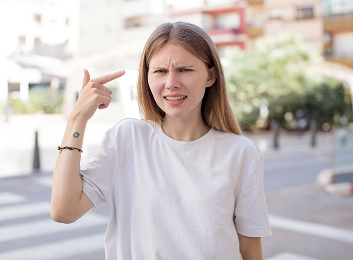 Guy Whines That GF Is Ignoring Him Even When She’s Busy, Anxious GF Plots To Dump Him Secretly Guy Whines That GF Is Ignoring Him Even When She’s Busy, Anxious GF Plots To Dump Him Secretly